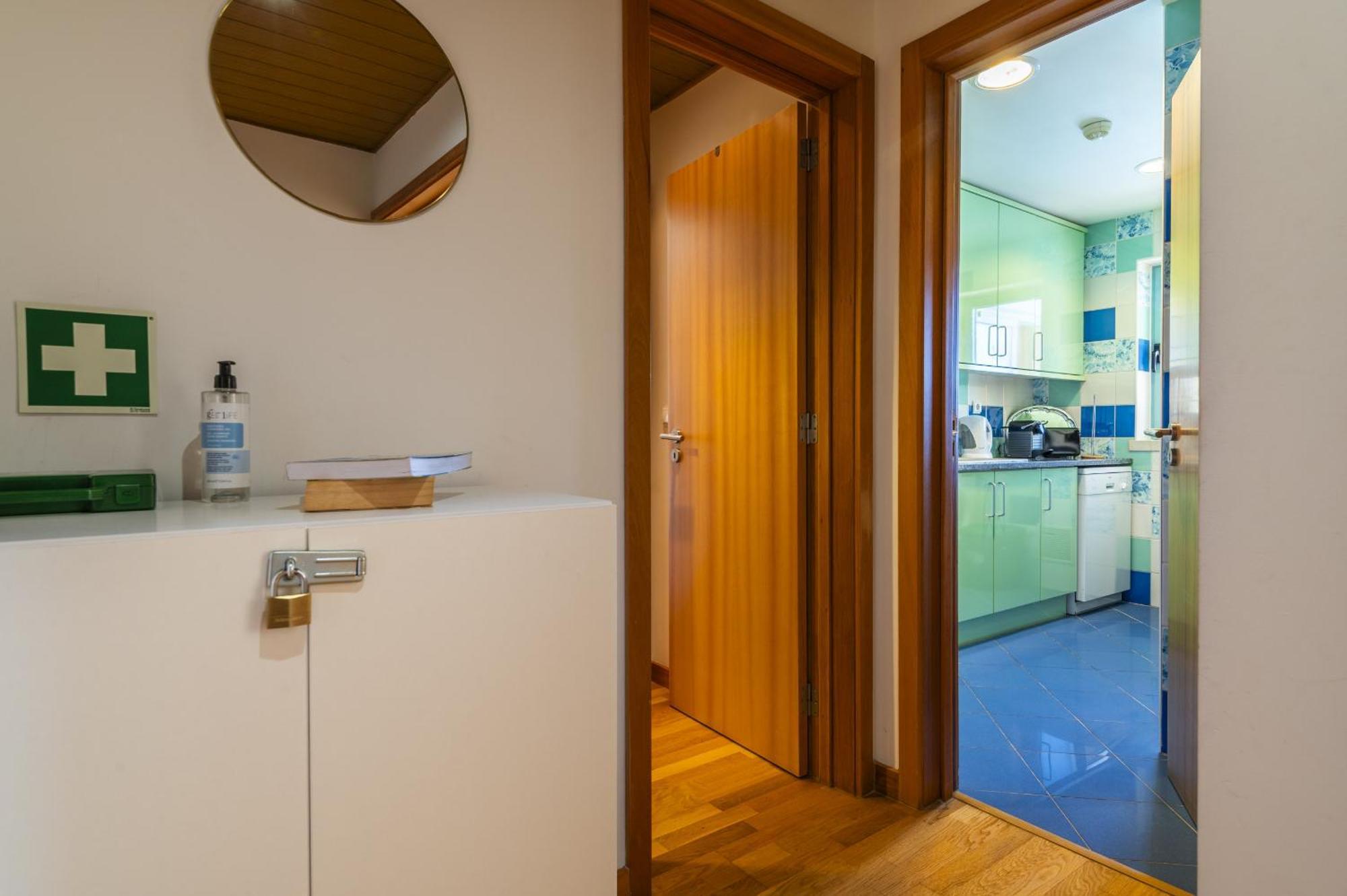 Marina Breeze Apartment With Pool - 900M From The Beach Albufeira Exterior photo
