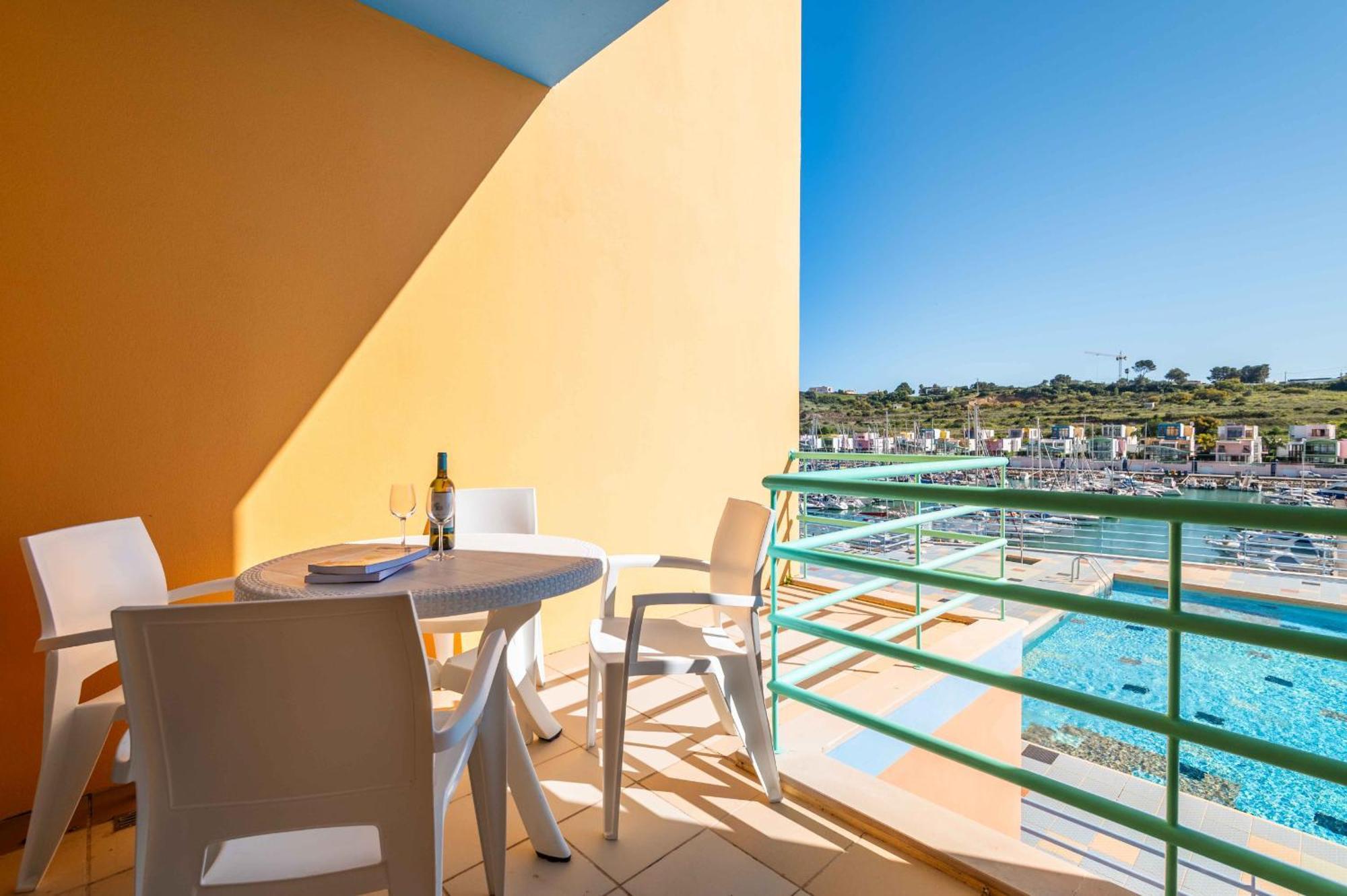 Marina Breeze Apartment With Pool - 900M From The Beach Albufeira Exterior photo